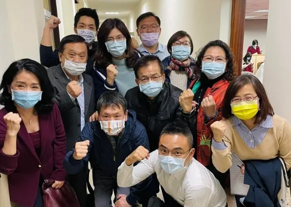 ▲▼洪孟楷指當第十屆立委時與鄭麗文為了審查預算挑燈夜戰，形容鄭能文能武、剛柔並濟。（圖／翻攝自Facebook／洪孟楷）