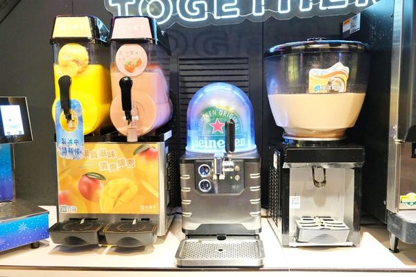 ▲▼台南東區火鍋吃到飽「尬麻火鍋聚場」！499元起和牛吃到飽，復古電玩機、娃娃機免費玩，氣氛最歡樂的夜店風火鍋店！（圖／部落客愛比妞提供）