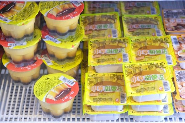 ▲▼台南東區火鍋吃到飽「尬麻火鍋聚場」！499元起和牛吃到飽，復古電玩機、娃娃機免費玩，氣氛最歡樂的夜店風火鍋店！（圖／部落客愛比妞提供）