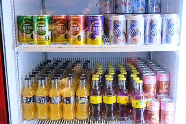 ▲▼台南東區火鍋吃到飽「尬麻火鍋聚場」！499元起和牛吃到飽，復古電玩機、娃娃機免費玩，氣氛最歡樂的夜店風火鍋店！（圖／部落客愛比妞提供）