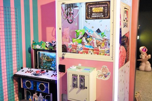 ▲▼台南東區火鍋吃到飽「尬麻火鍋聚場」！499元起和牛吃到飽，復古電玩機、娃娃機免費玩，氣氛最歡樂的夜店風火鍋店！（圖／部落客愛比妞提供）