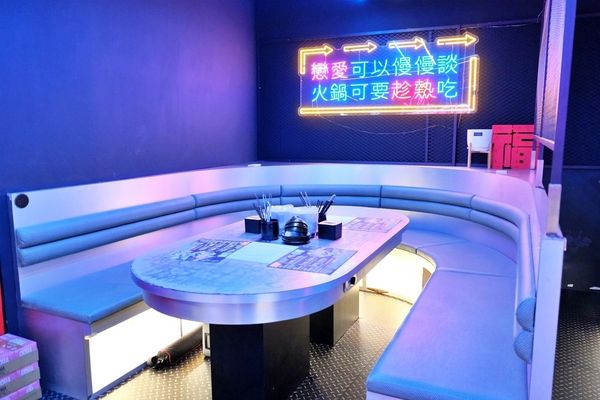 ▲▼台南東區火鍋吃到飽「尬麻火鍋聚場」！499元起和牛吃到飽，復古電玩機、娃娃機免費玩，氣氛最歡樂的夜店風火鍋店！（圖／部落客愛比妞提供）