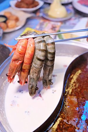 ▲▼台南東區火鍋吃到飽「尬麻火鍋聚場」！499元起和牛吃到飽，復古電玩機、娃娃機免費玩，氣氛最歡樂的夜店風火鍋店！（圖／部落客愛比妞提供）