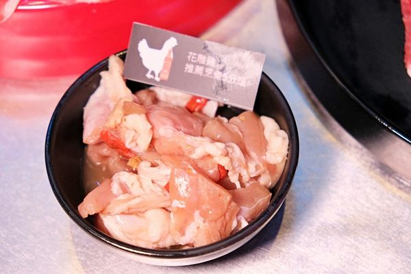 ▲▼台南東區火鍋吃到飽「尬麻火鍋聚場」！499元起和牛吃到飽，復古電玩機、娃娃機免費玩，氣氛最歡樂的夜店風火鍋店！（圖／部落客愛比妞提供）