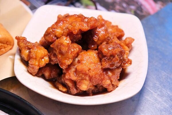 ▲▼台南東區火鍋吃到飽「尬麻火鍋聚場」！499元起和牛吃到飽，復古電玩機、娃娃機免費玩，氣氛最歡樂的夜店風火鍋店！（圖／部落客愛比妞提供）