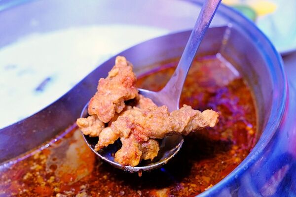 ▲▼台南東區火鍋吃到飽「尬麻火鍋聚場」！499元起和牛吃到飽，復古電玩機、娃娃機免費玩，氣氛最歡樂的夜店風火鍋店！（圖／部落客愛比妞提供）