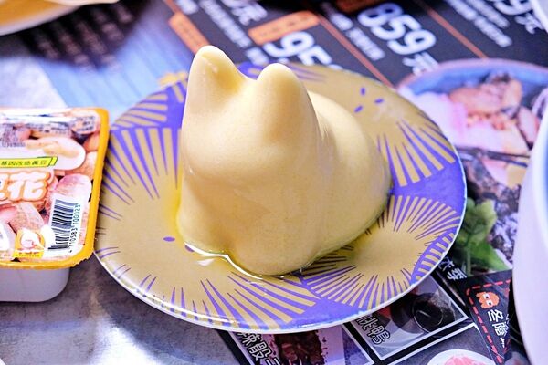 ▲▼台南東區火鍋吃到飽「尬麻火鍋聚場」！499元起和牛吃到飽，復古電玩機、娃娃機免費玩，氣氛最歡樂的夜店風火鍋店！（圖／部落客愛比妞提供）