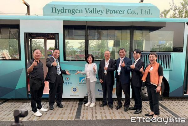 ▲上緯投控與氫谷動能簽署合作備忘錄，共推乾淨能源載具零碳交通解決方案，也與國際精工攜手推出全球首款可回收複材吊扇葉片。（圖／上緯投控提供）