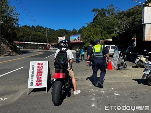 ▲▼另一部大型重機噪音高達118分貝、超標24分貝，遭罰3,600元成為當日噪音之最。（圖／大溪警分局提供）