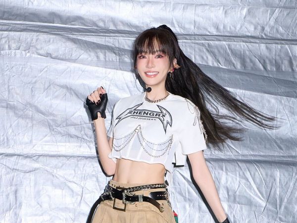 ▲▼謝金燕炸出川字腹肌。（圖／翻攝自臉書）