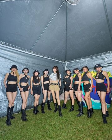 ▲▼謝金燕炸出川字腹肌。（圖／翻攝自臉書）