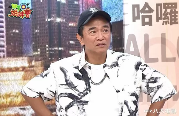 ▲▼》吳宗憲（圖右二）與兒子鹿希派（圖中）、新人歌手陳守恩（圖左二）上節目宣傳。（圖／八大提供）