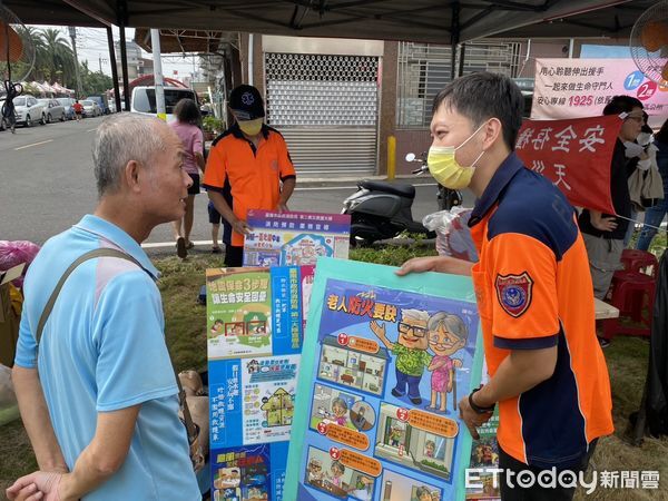 ▲下營農情產業文化節登場，民眾湧入道班房參與展售與摸彩活動。（記者林東良翻攝，下同）