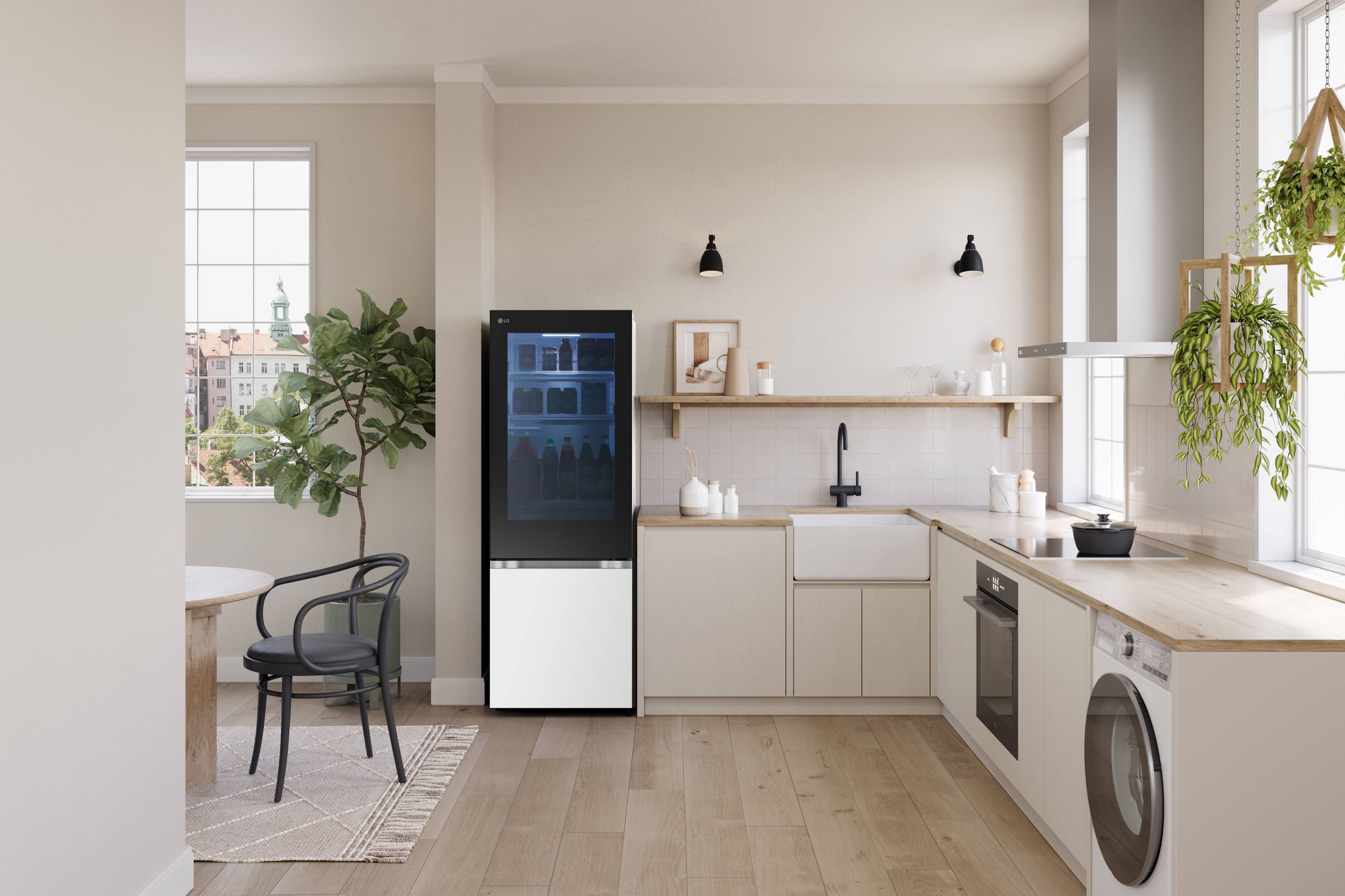 ▲LG祭出官網優惠，討論度高的窄版敲敲看冰箱現出手直接省4千元。（圖／品牌提供）