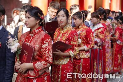 30對佳偶明潭畔集團結禮　獲紫南宮金戒指+文武廟生育紅包