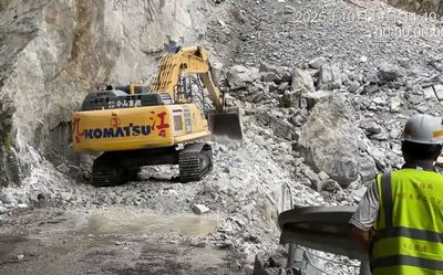 燕子口堰塞湖最新上升水位國家警報 「花蓮英雄」怪手開挖現場曝