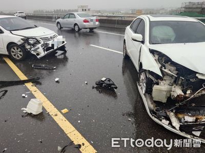 國5女駕駛「打水漂」撞護欄！後車閃不過追撞　2人送醫