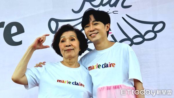 ▲▼吳青峰與媽媽出席乳癌防治路跑活動。（圖／記者呂佳賢攝）