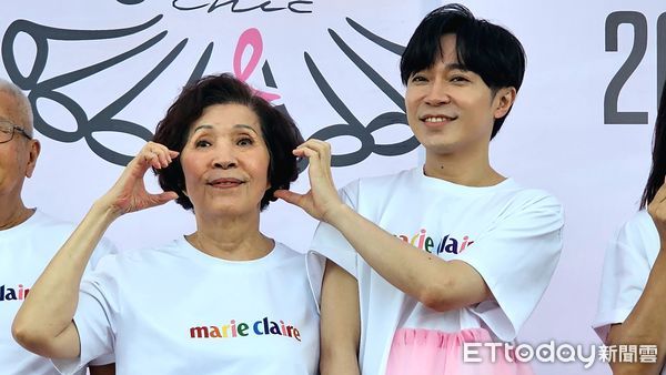 ▲吳青峰與媽媽出席乳癌防治路跑活動。（圖／記者呂佳賢攝）