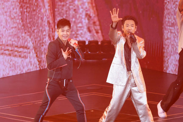 ▲▼ 杜德偉和林志穎熱力唱跳。（圖／杜德偉Get up演唱會主辦方提供）