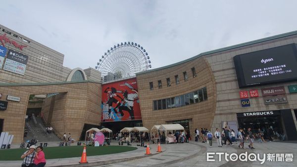 ▲▼北市美麗華摩天輪故障，遊客受困。（圖／記者黃彥傑攝）