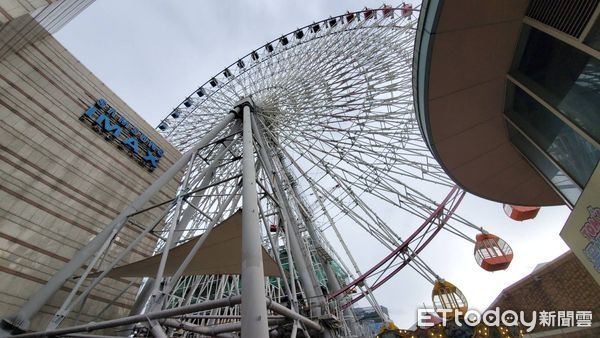 ▲▼北市美麗華摩天輪故障，遊客受困。（圖／記者黃彥傑攝）