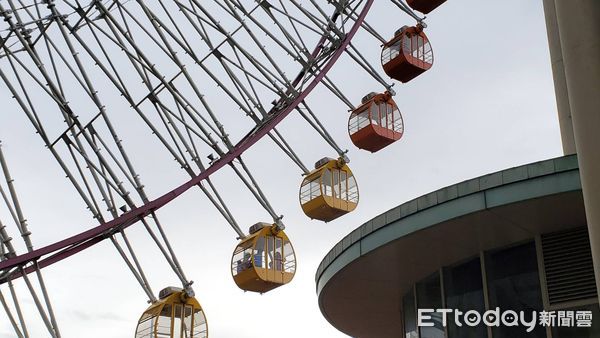 ▲▼北市美麗華摩天輪故障，遊客受困。（圖／記者黃彥傑攝）