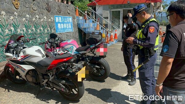 ▲里港警方結合環保局進行車輛稽查。（圖／記者陳崑福翻攝）