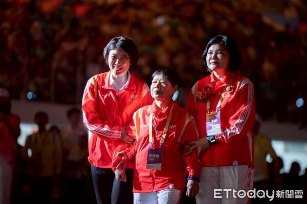 ▲饒慶鈴與「愛心菜販」陳樹菊 傳遞台東的美好與良善。（圖／記者楊晨東翻攝）