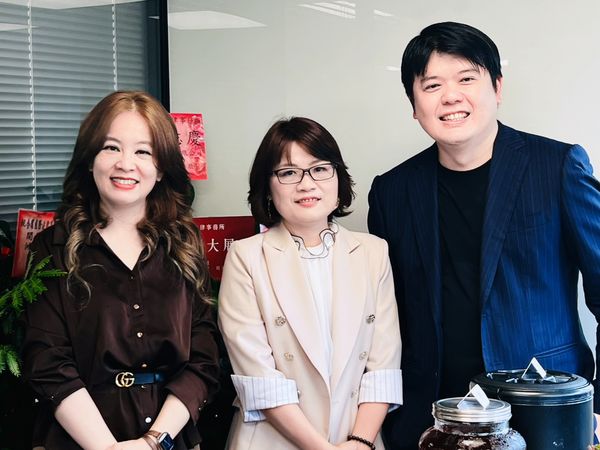 ▲前高等法院法官鄭昱仁、前商業法院法官林玉蕙攜手　致力企業風險防護新模式。（圖／記者陳弘修翻攝）