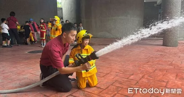 ▲成功國小化身消防基地 學童闖關體驗學防災。（圖／記者郭世賢翻攝）
