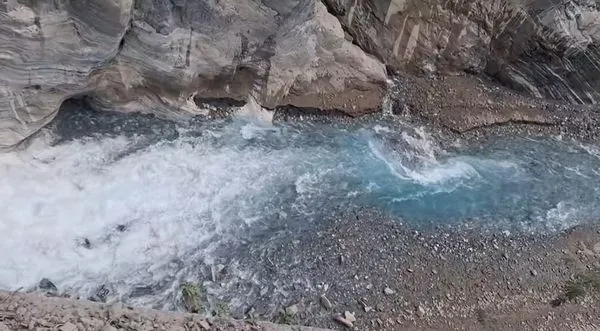 ▲▼燕子口堰塞湖最新上升水位國家警報　「花蓮英雄」怪手開挖現場曝。（圖／林保署花蓮分署）