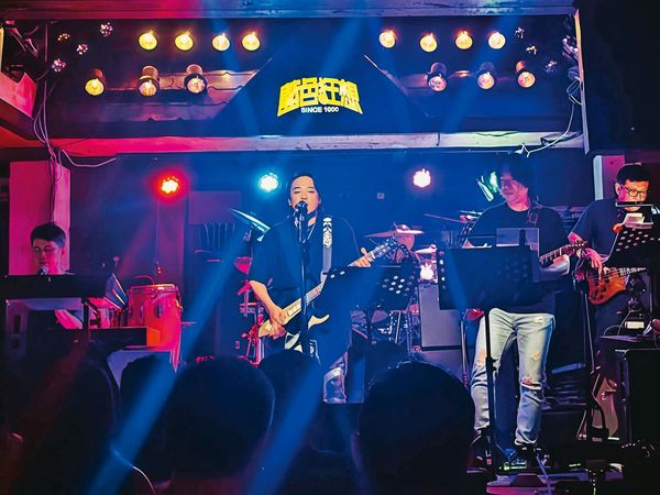 撞臉大咖人氣漲／獨家！翻唱〈沒出息〉像極王世堅　賴銘偉從從容容撈300萬