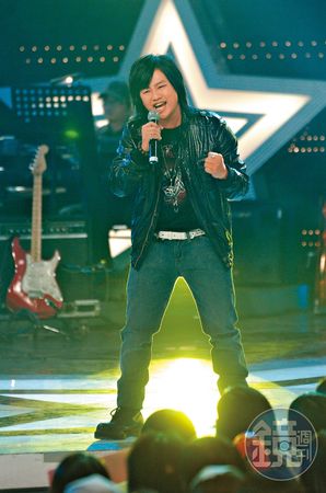 撞臉大咖人氣漲／獨家！翻唱〈沒出息〉像極王世堅　賴銘偉從從容容撈300萬