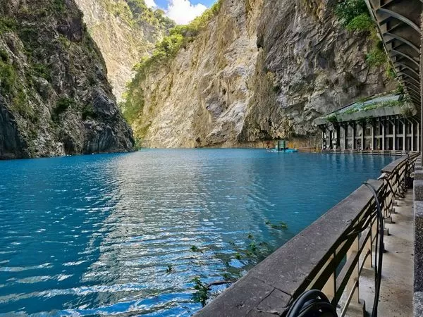 ▲▼燕子口堰塞湖「早有2次前例」　1地標淹入湖中看不到了。（圖／太魯閣國家公園）