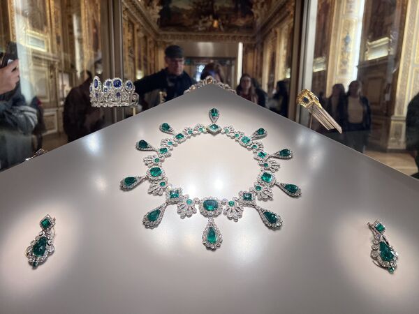 ▲▼拿破崙贈瑪麗．路易絲的祖母綠婚禮珠寶組（Napoleon’s Emerald Wedding Gift Set）。（圖／VCG）