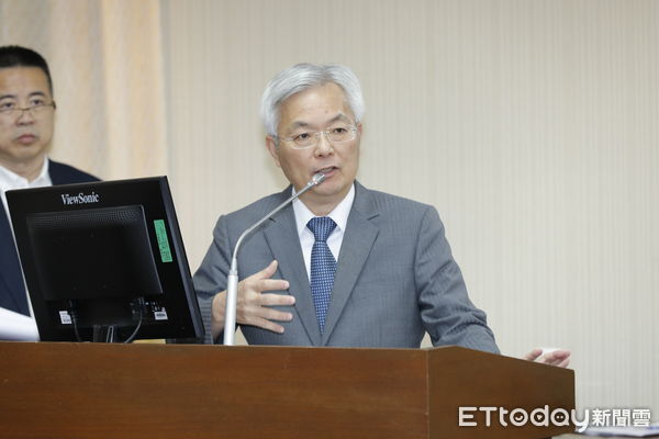 ▲▼內政部次長吳堂安、警政署署長張榮興針對「當前全國治安狀況與如何強化總統、副總統、中央政府機關首長及特定人士安全警衛作業，避免境外勢力或協力者影響國家安全」專題報告。（圖／記者湯興漢攝）