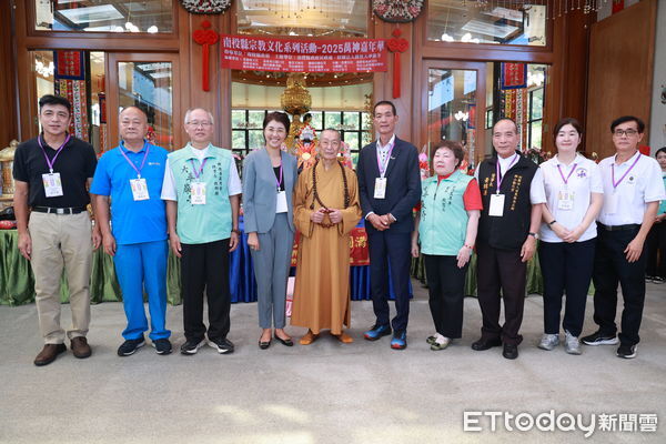 ▲南投縣長許淑華親臨開幕，2025華嚴萬神嘉年華盛大登場。（圖／民眾提供）