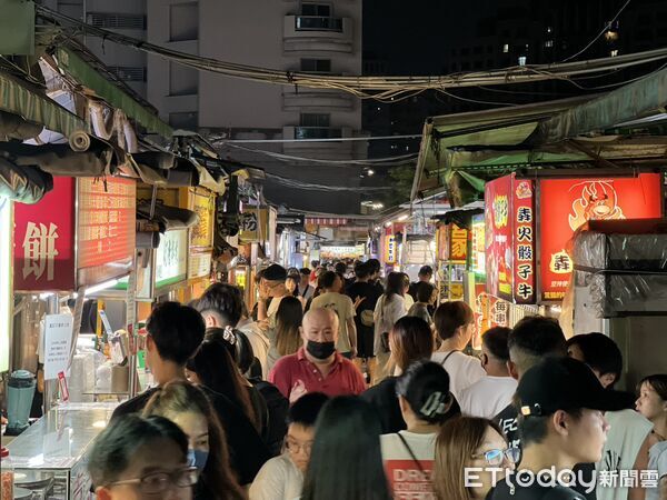 場內外即時人數達6.3萬人