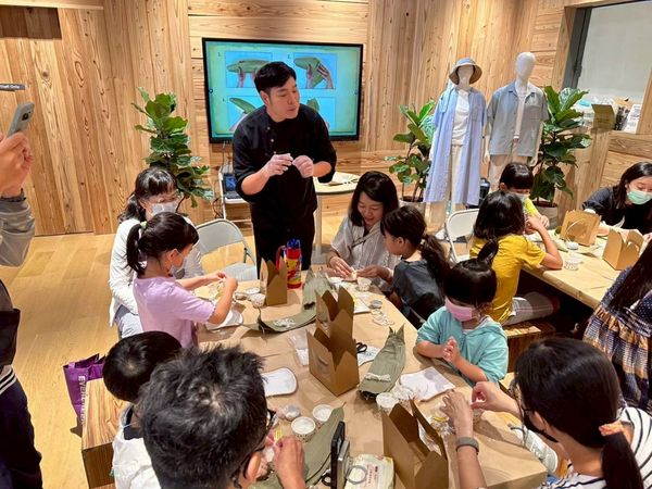 ▲▼新店裕隆城社區活動-包粽子大福。（圖／裕隆城提供）