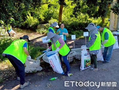 台東環保局攜手巡守隊淨溪清出51公斤廢棄物　守護卑南溪流域