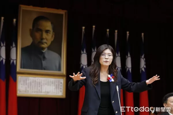 ▲▼國民黨主席當選人鄭麗文20日拜會立法院國民黨團，黨團總召傅崑萁、書記長羅智強、副書記長林沛祥親自迎接，與全體國民黨委員舉行便當會。（圖／記者湯興漢攝）