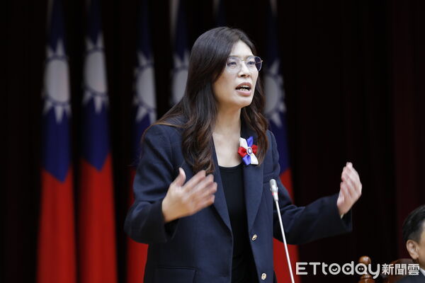▲▼國民黨主席當選人鄭麗文20日拜會立法院國民黨團，黨團總召傅萁、書記崑長羅智強、副書記長林沛祥親自迎接，與全體國民黨委員舉行便當會。（圖／記者湯興漢攝）