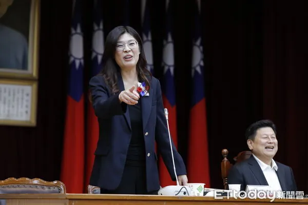 ▲▼國民黨主席當選人鄭麗文20日拜會立法院國民黨團，黨團總召傅崑萁、書記長羅智強、副書記長林沛祥親自迎接，與全體國民黨委員舉行便當會。（圖／記者湯興漢攝）