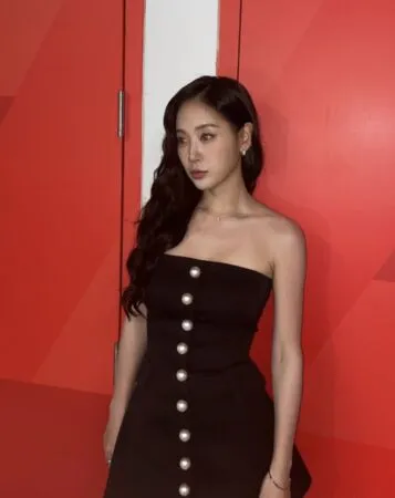 ▲▼SISTAR韶宥自爆搭機遭歧視！乘客出面挺空服員：她自己喝爛醉丟臉。（圖／翻攝自SISTAR韶宥IG）