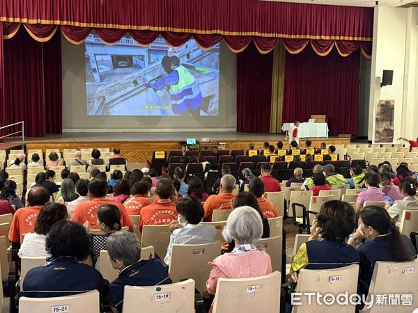 ▲營造業職安促進會捐贈修繕材料費力挺做工行善團，支持弱勢家庭房屋修繕。（記者林東良翻攝，下同）