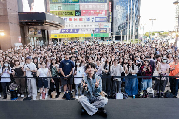 ▲▼呂允舉辦簽唱會。（圖／添翼創越工作室提供）