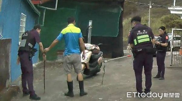 ▲台東關山警民合作捕蛇行動圓滿落幕。（圖／記者楊晨東翻攝）