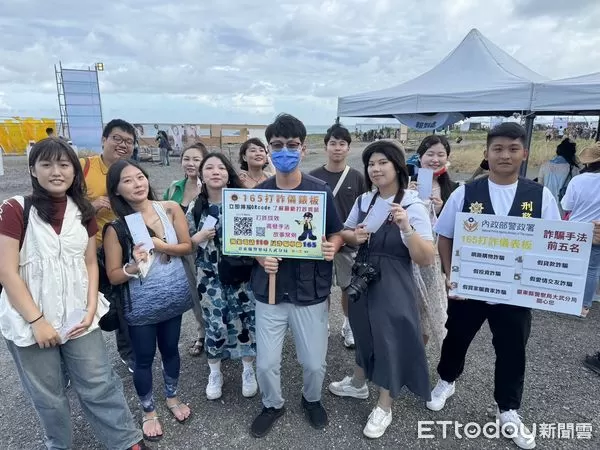 ▲大武警宣導識詐與交通安全觀念。（圖／記者楊晨東翻攝）