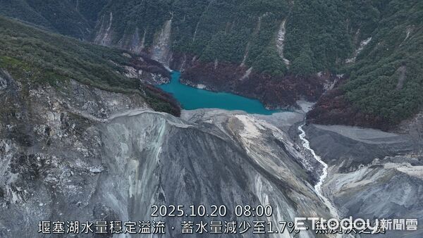 ▲▼目前湖區面積12.6公頃，蓄水量150萬噸，溢流破壞後至今水位高程已下降119.3公尺。（圖／花蓮分署提供，下同）